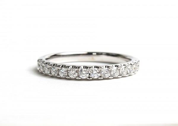 14K WHITE GOLD DIAMOND BAND