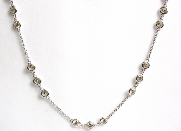 14K WHITE GOLD DIAMOND TRIO STATION NECKLACE 18 INCHES