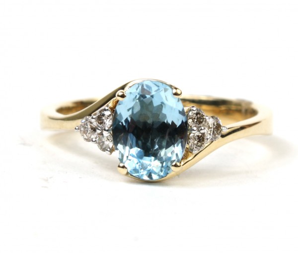 14K TWO TONE DIAMOND AND AQUAMARINE RING