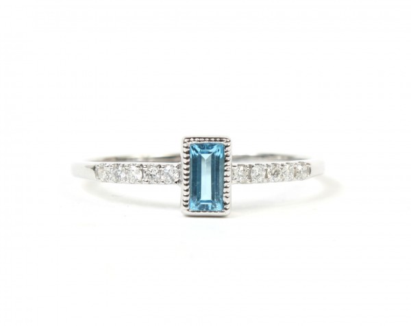 14K WHITE GOLD DIAMOND AND BLUE TOPAZ RING