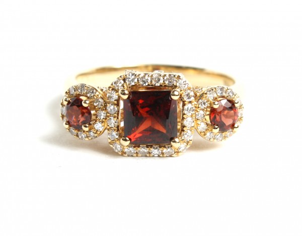 14K YELLOW GOLD DIAMOND AND GARNET ROLL TIDE RING