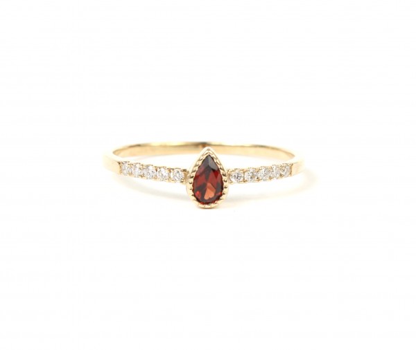 14K YELLOW GOLD DIAMOND AND GARNET RING