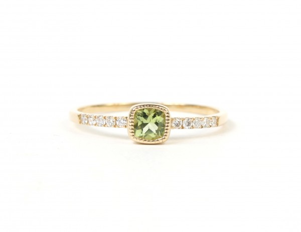 14K YELLOW GOLD DIAMOND AND PERIDOT RING