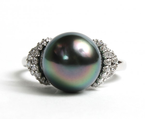 18K WHITE GOLD DIAMOND AND TAHITIAN PEARL RING