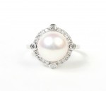 14K WHITE GOLD DIAMOND AND FRESH WATER PEARL RING