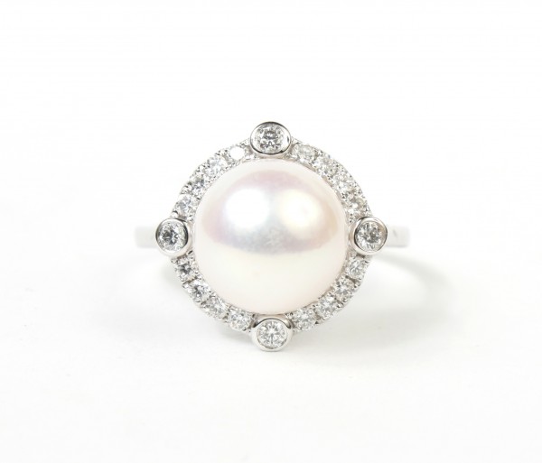 14K WHITE GOLD DIAMOND AND FRESH WATER PEARL RING