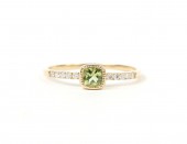 14K YELLOW GOLD DIAMOND AND PERIDOT RING